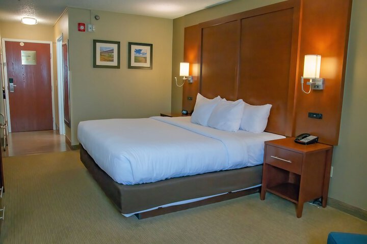 1 King Bed (22 of 34)