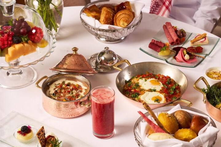 Breakfast/Coffee Service 113 of 208