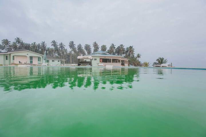 Hotel with Pool