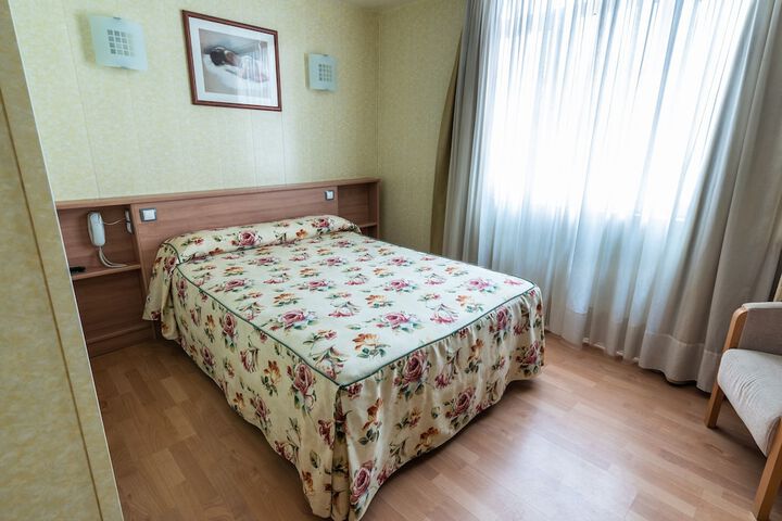 Room 7 of 14