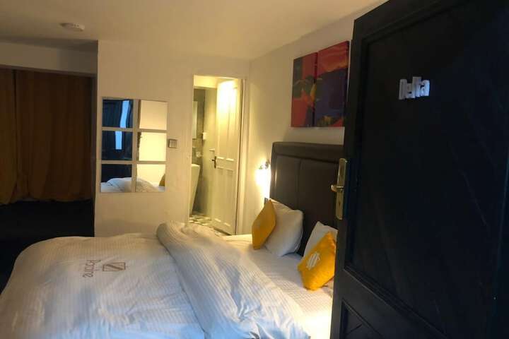 Room 7 of 25