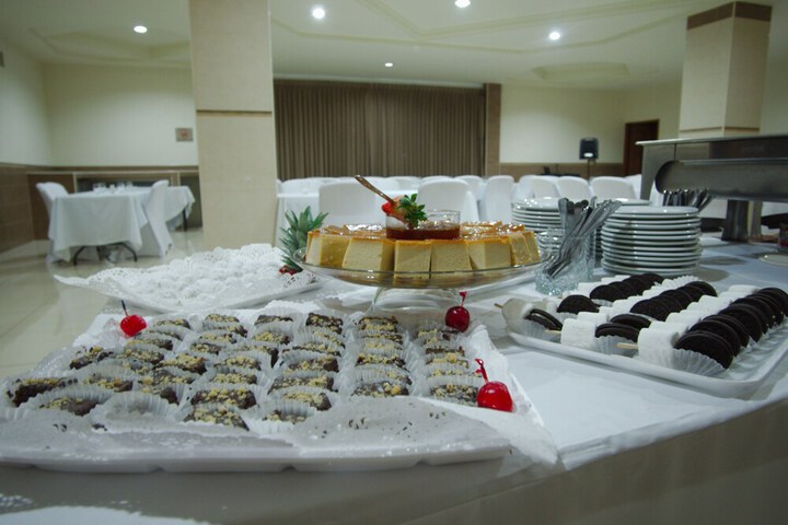 Dining 39 of 42