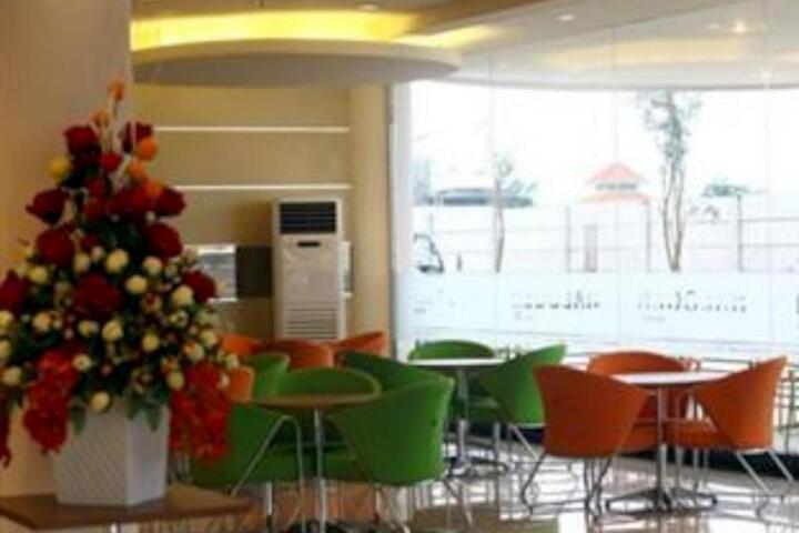 Halogen Hotel