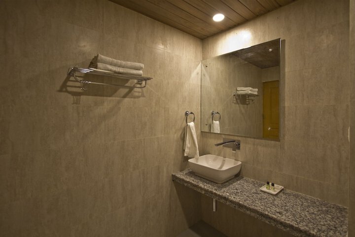Room 18 of 32