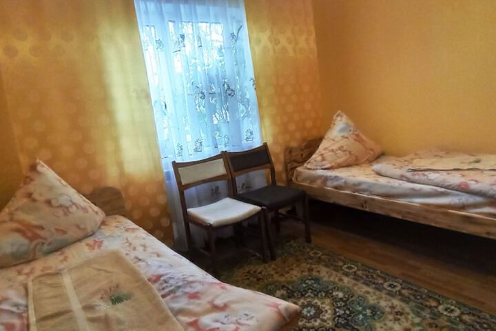 Room 4 of 7