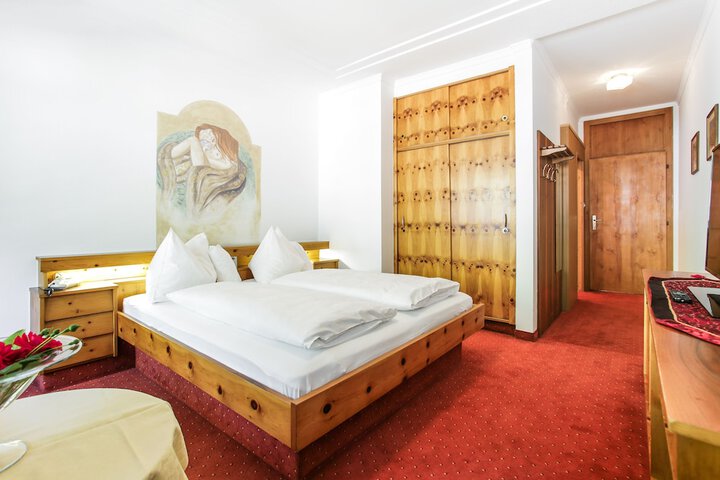 Room 8 of 39