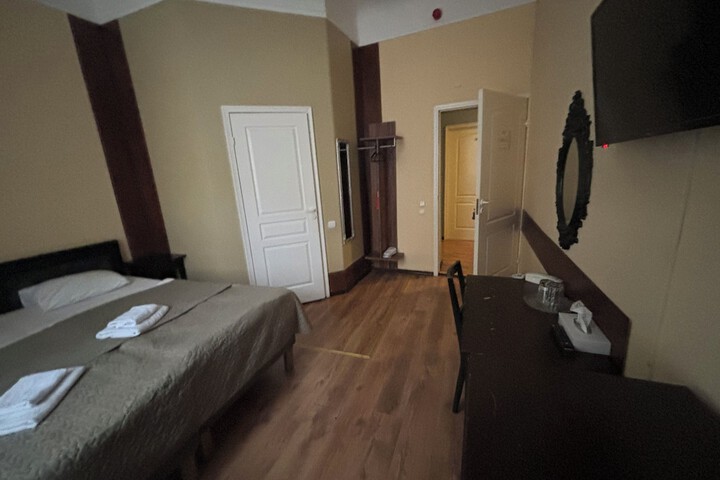 Room 145 of 272