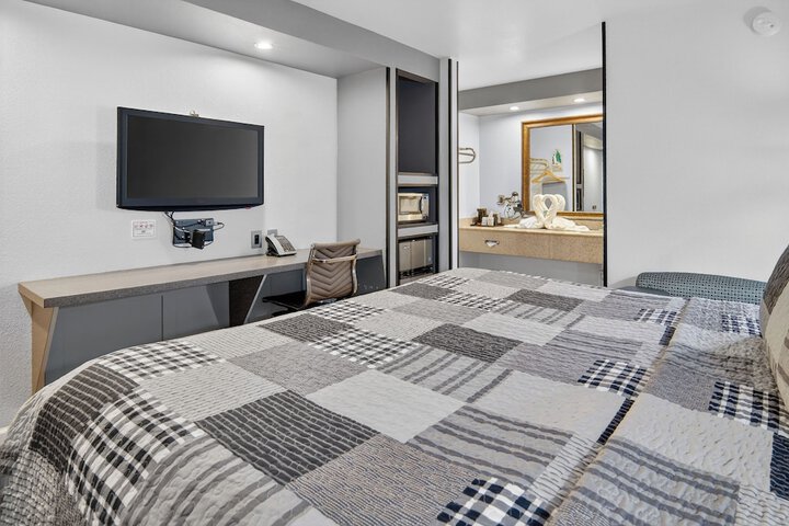 Room 14 of 43