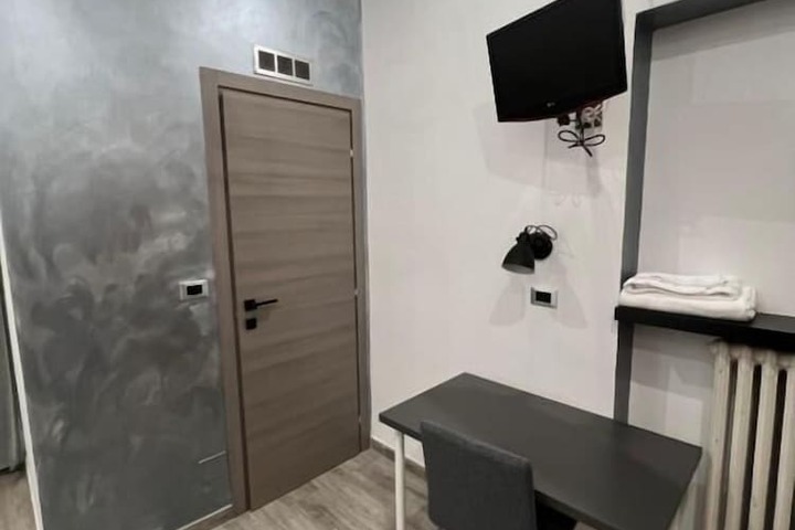 Room 12 of 20