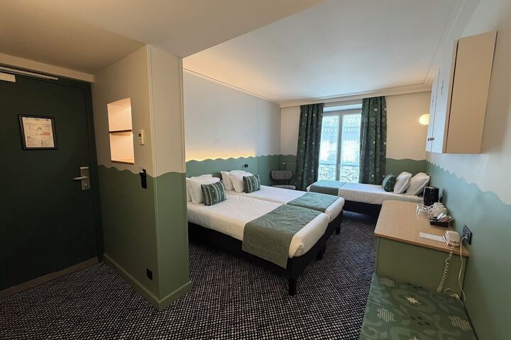 Room 43 of 69