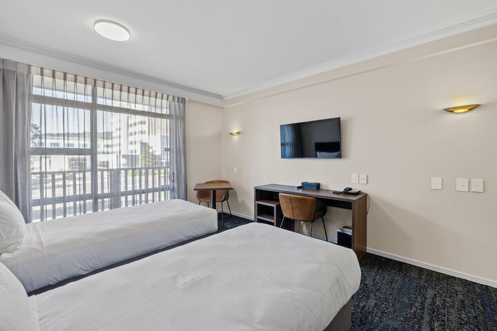 Room 6 of 65