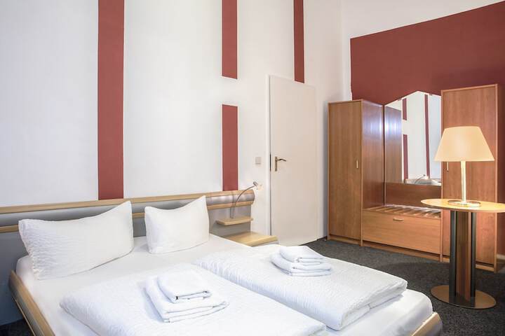 Room 10 of 19
