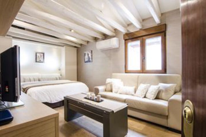Room 21 of 27