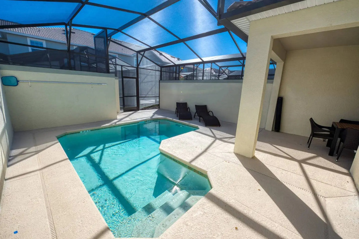 Pool 13 of 18