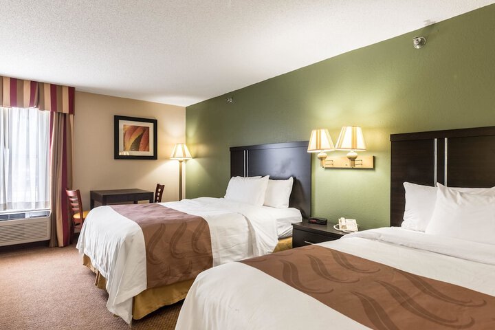 Queen Bed Accessible (4 of 6)