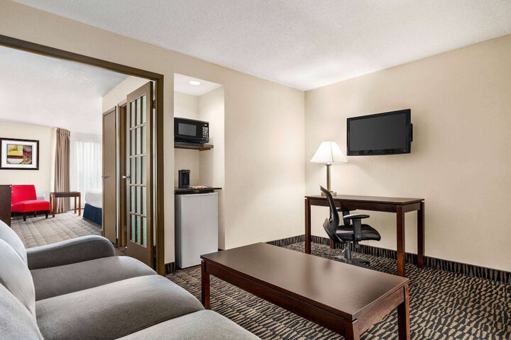 Suite 1 King Bed (17 of 20)