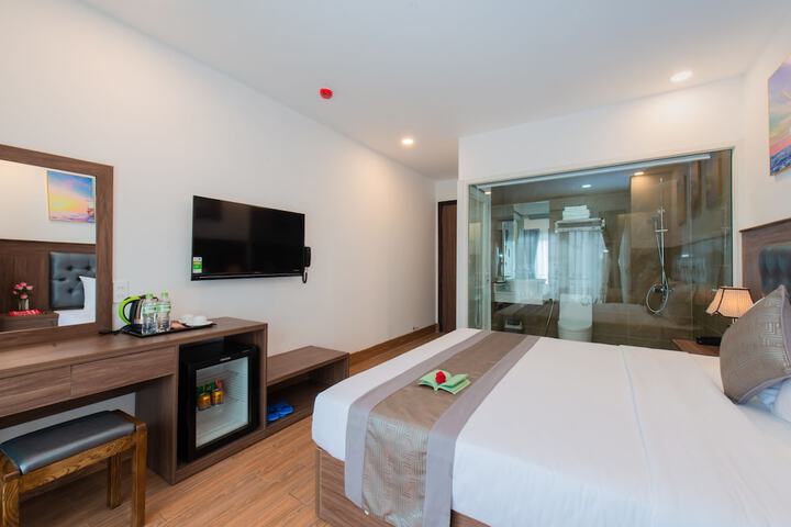 Room 9 of 28