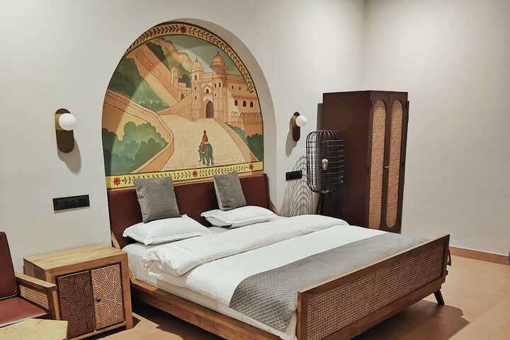 Room 10 of 26