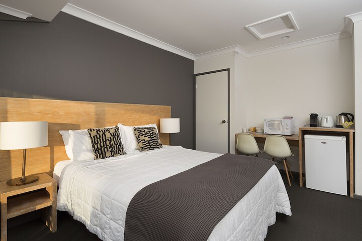 Room 2 of 39