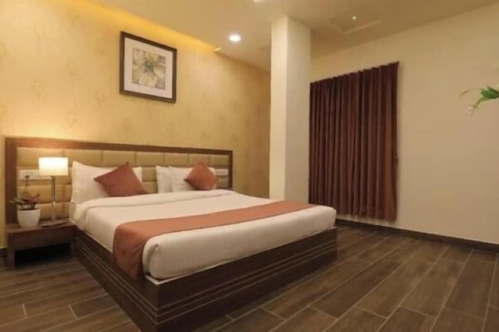 Room 5 of 13