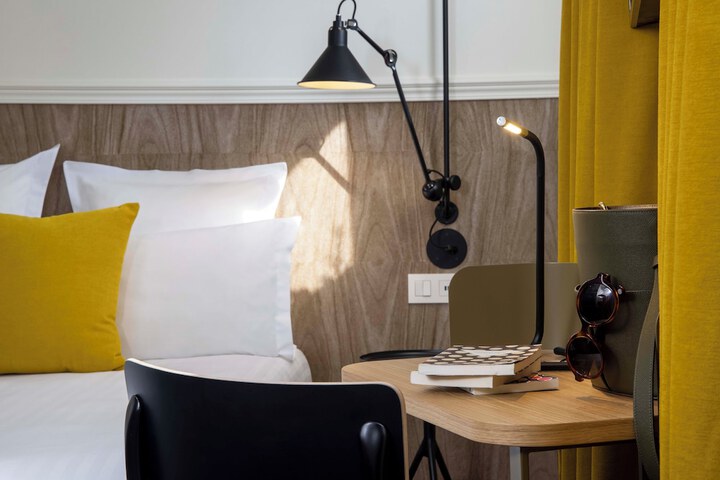 Room 16 of 42