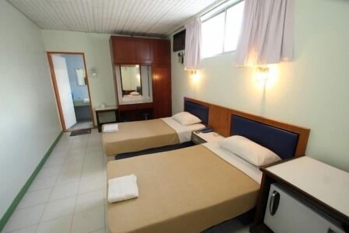 Room 6 of 13