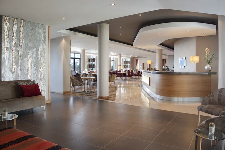 Entrance & Lobby