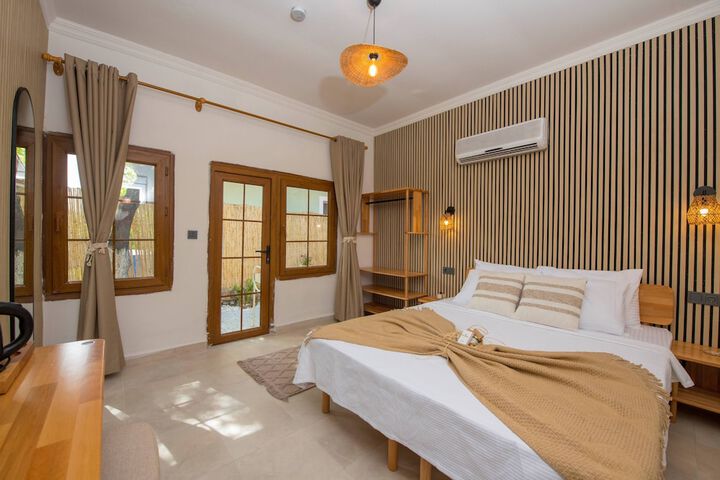 Room 4 of 25
