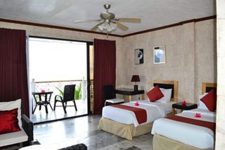 Room 6 of 32