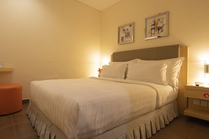 Room 9 of 16