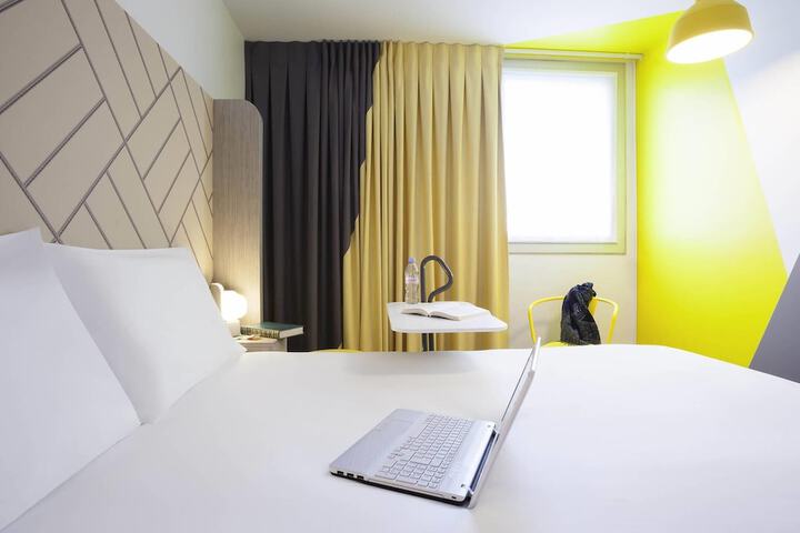 Room 12 of 19