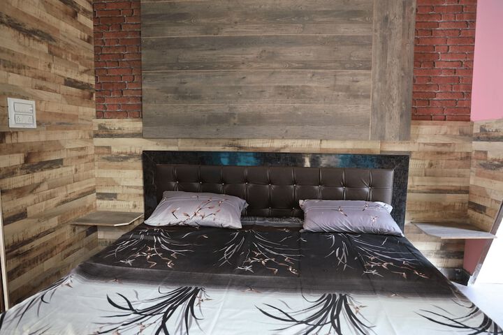 Room 10 of 36