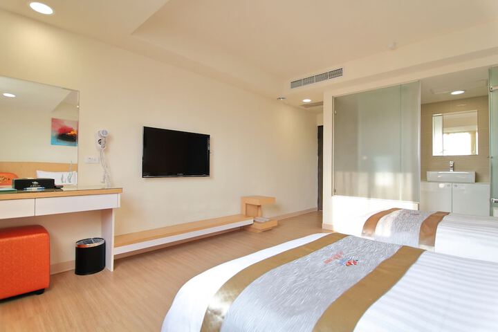 Room 10 of 74