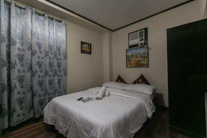 Room 11 of 34