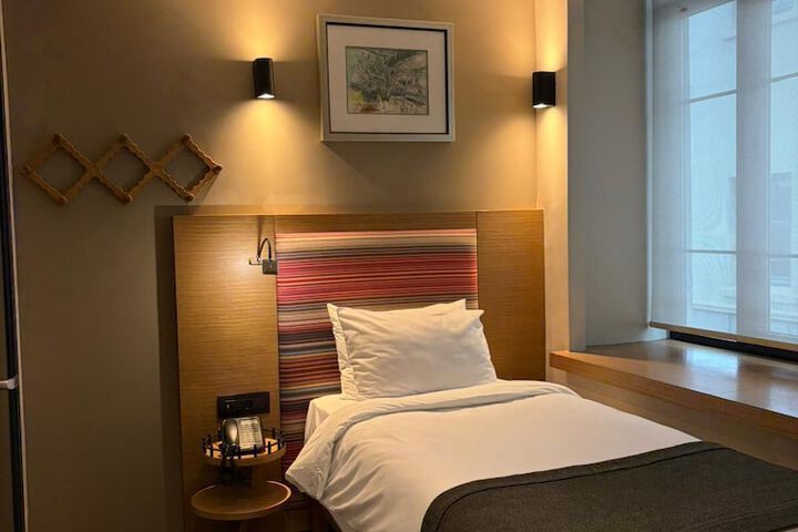 Room 42 of 97