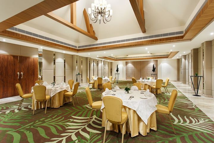 Ballroom/Hall 64 of 79