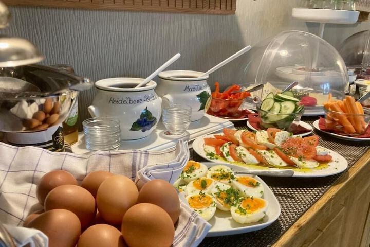 Breakfast/Coffee Service 12 of 16