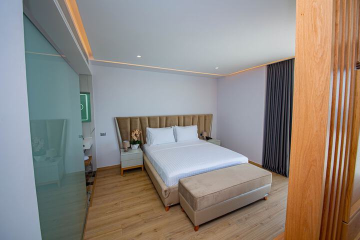 Room 9 of 47