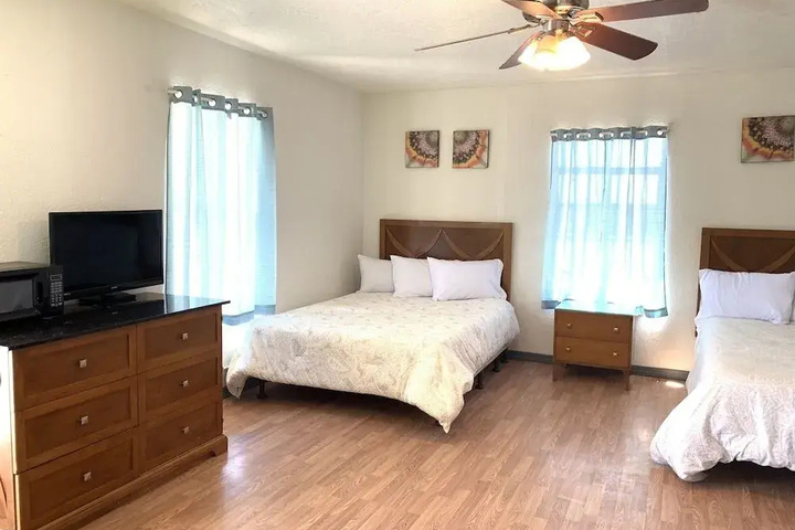 Room 10 of 14