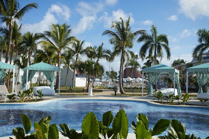 Pool 51 of 152