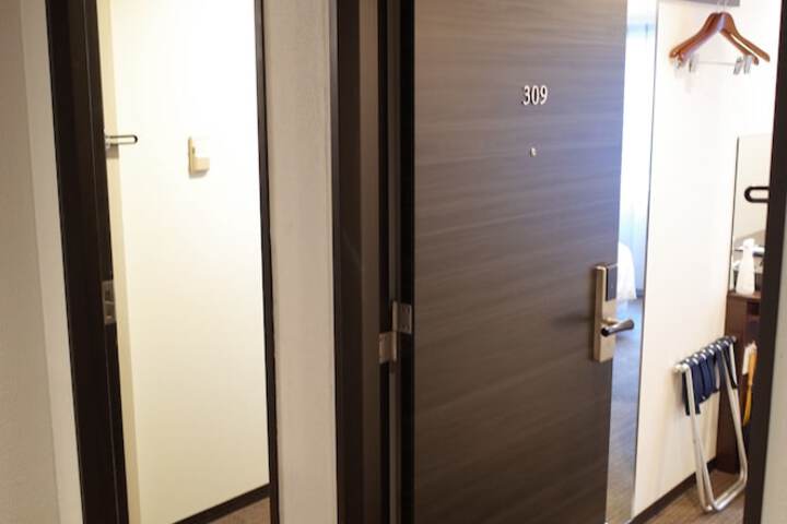 Room 16 of 49