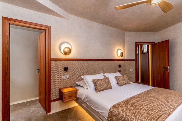 Room 22 of 108