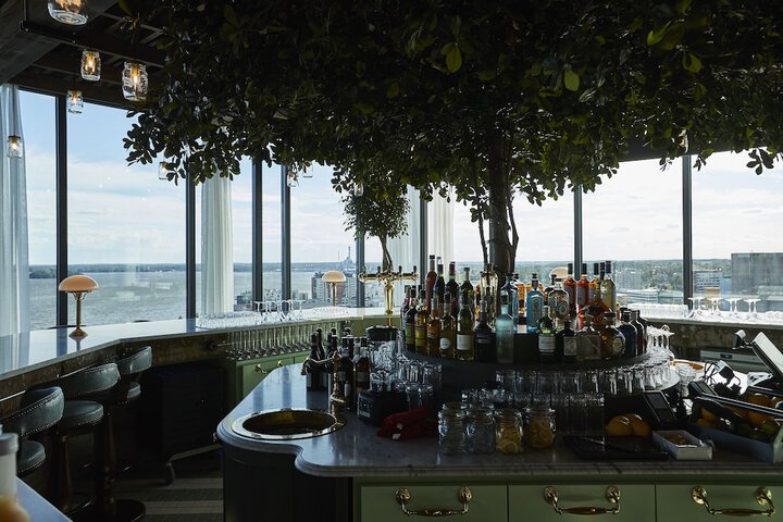 Lounge 71 of 100