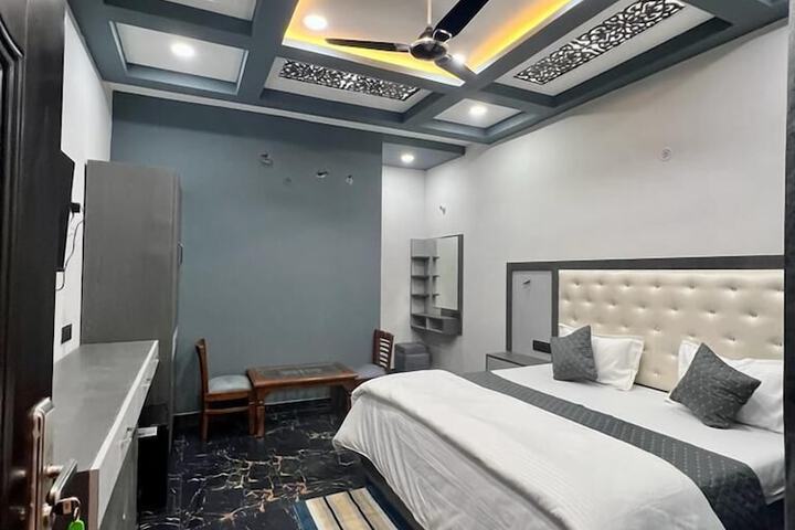 Room 18 of 37