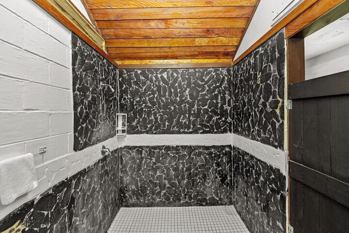 Room 33 of 71