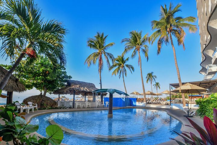Hotel Pool