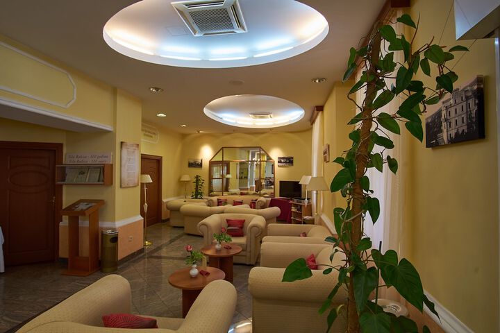 Entrance & Lobby
