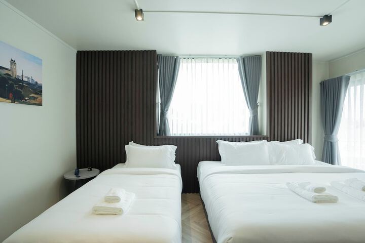Room 70 of 96