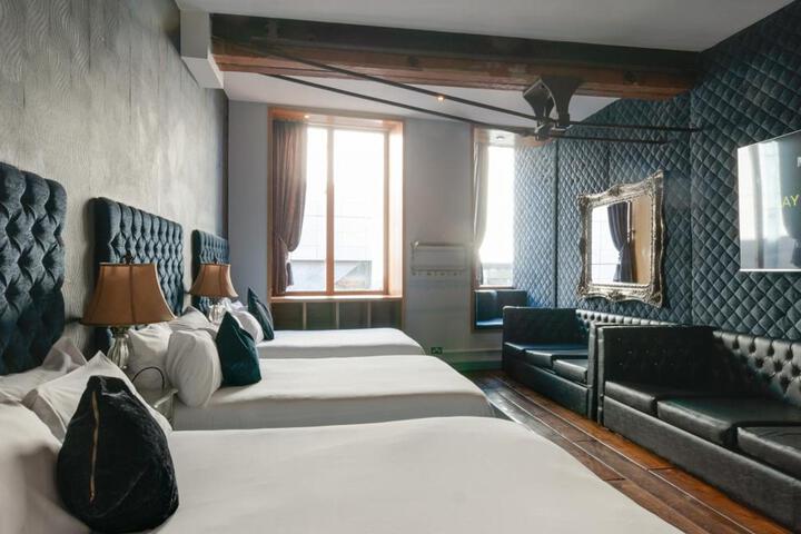 Room 43 of 106