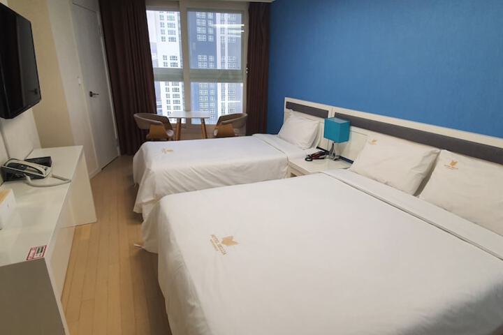 Room 10 of 35